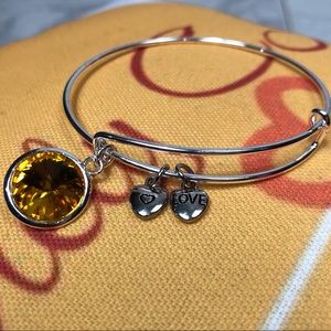 Charm Bracelet Topaz Colored Jewel & 2 heart-shaped charms Silver Plated NWOT